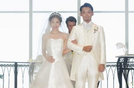 思いやりがたくさんの結婚式の挙式画像