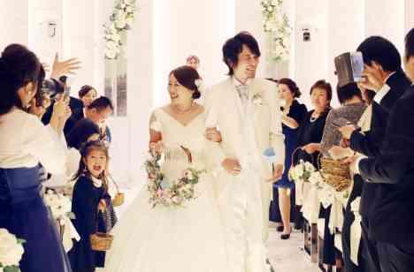 アットホームな結婚式の挙式画像