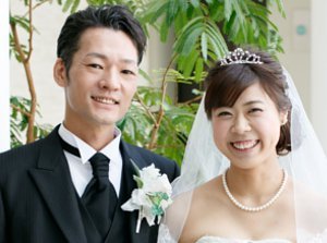 笑顔があふれる楽しいウェディングパーティーの挙式実例画像