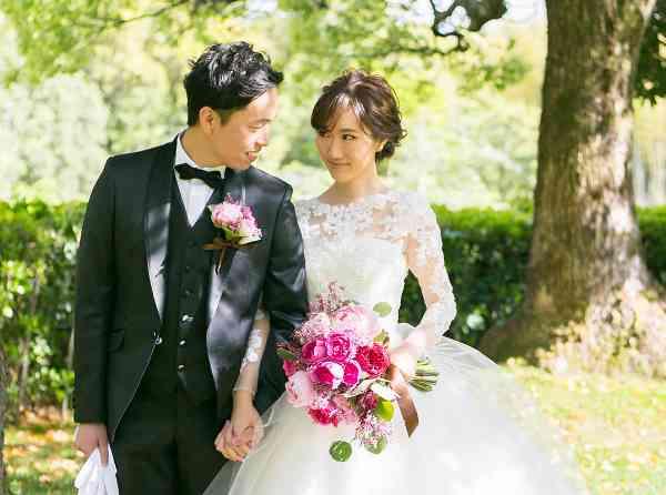 おしゃれなお二人の素敵な結婚式の挙式実例画像