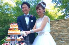 オシャレな空間と笑顔溢れるパーティの演出画像