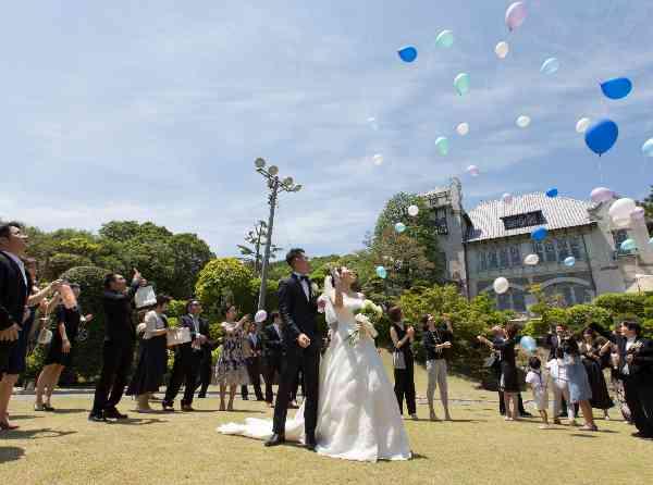 個性とアイデアあふれる昭和レトロなウエディング 神戸迎賓館 旧西尾邸の結婚式挙式実例 結婚式場探しはハナユメ