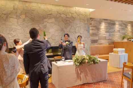 最高の雰囲気の中でスタッフと作るふたりらしい結婚式の演出画像