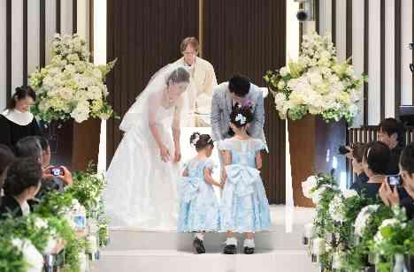 大切なゲストへ送るサプライズ結婚式の挙式画像