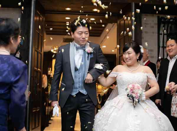 ゲストと一緒に楽しむ、一生の思い出に残る結婚式の挙式実例画像