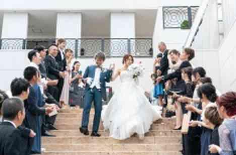 笑顔あふれる幸せweddingの挙式画像