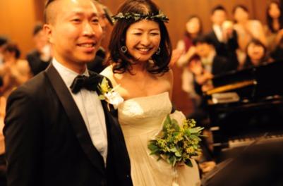 爽やかな風を感じる神戸らしいパーティーの披露宴画像