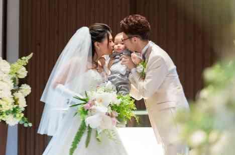 お子様と3人の結婚式の挙式画像