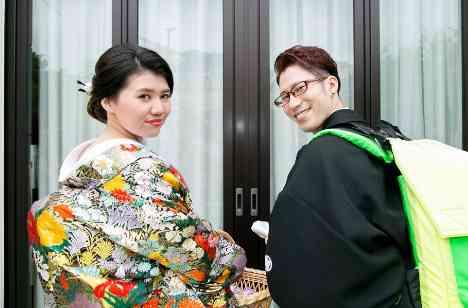 お子様と3人の結婚式の披露宴画像