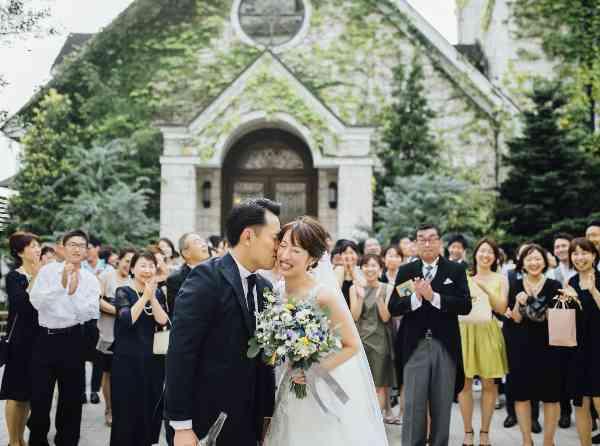 オリーブが見守るガーデンでの心温まるご結婚式の挙式実例画像