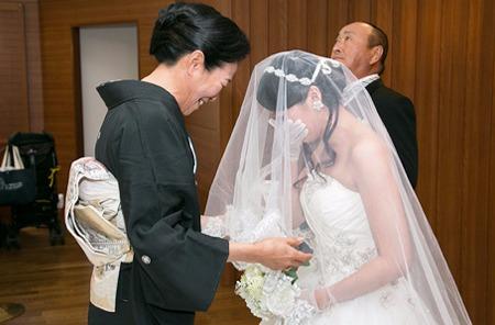 手作りアイテム満載なat home weddingの挙式画像