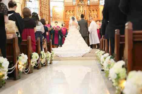 笑顔と幸せが溢れるHAPPY WEDDING!の挙式画像