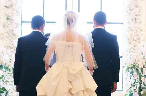 明るく楽しい笑顔あふれるweddingの挙式画像