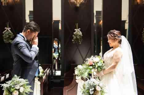 温かみのあるチャペルで想いを伝える結婚式の準備・打ち合わせ画像