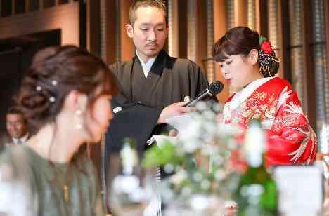 大切な皆様との笑顔と涙に包まれあたたかい結婚式の披露宴画像