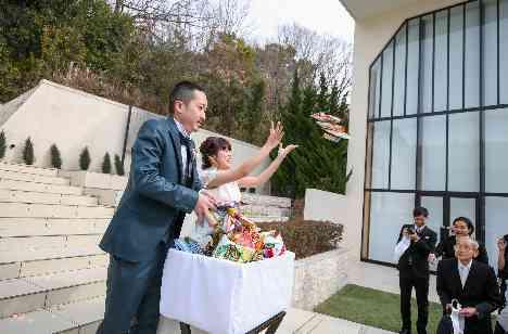 大切な皆様との笑顔と涙に包まれあたたかい結婚式の演出画像