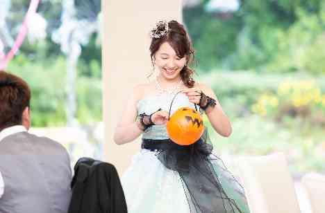 ゲスト参加型！季節感たっぷりハロウィンウエディングの演出画像