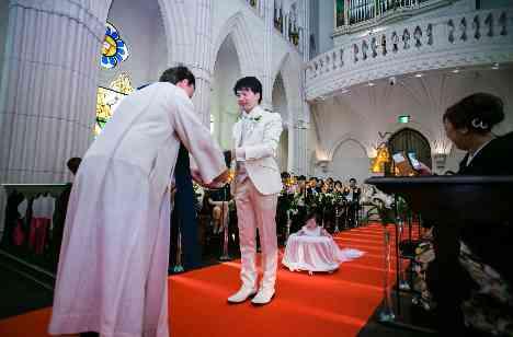 一年越しの結婚式の挙式画像