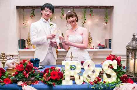 一年越しの結婚式の披露宴画像
