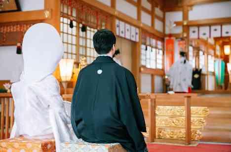 日本らしい和装でお過ごしいただく和やかな結婚式の挙式画像