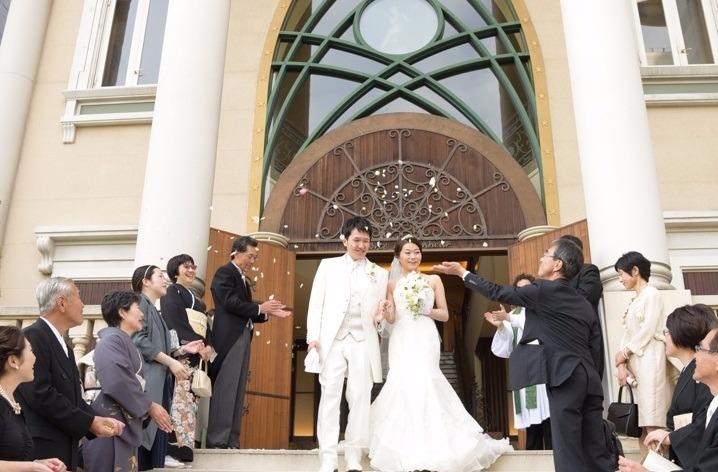 神聖な挙式と美食を楽しむひと時。感謝の想いをカタチの挙式画像