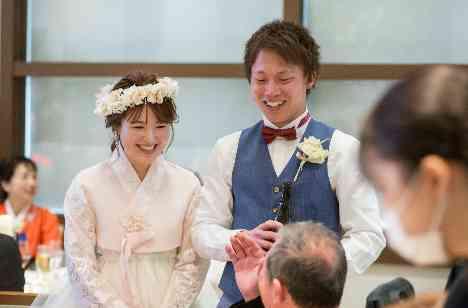 笑顔と涙が溢れるかけがえのない一日の披露宴画像