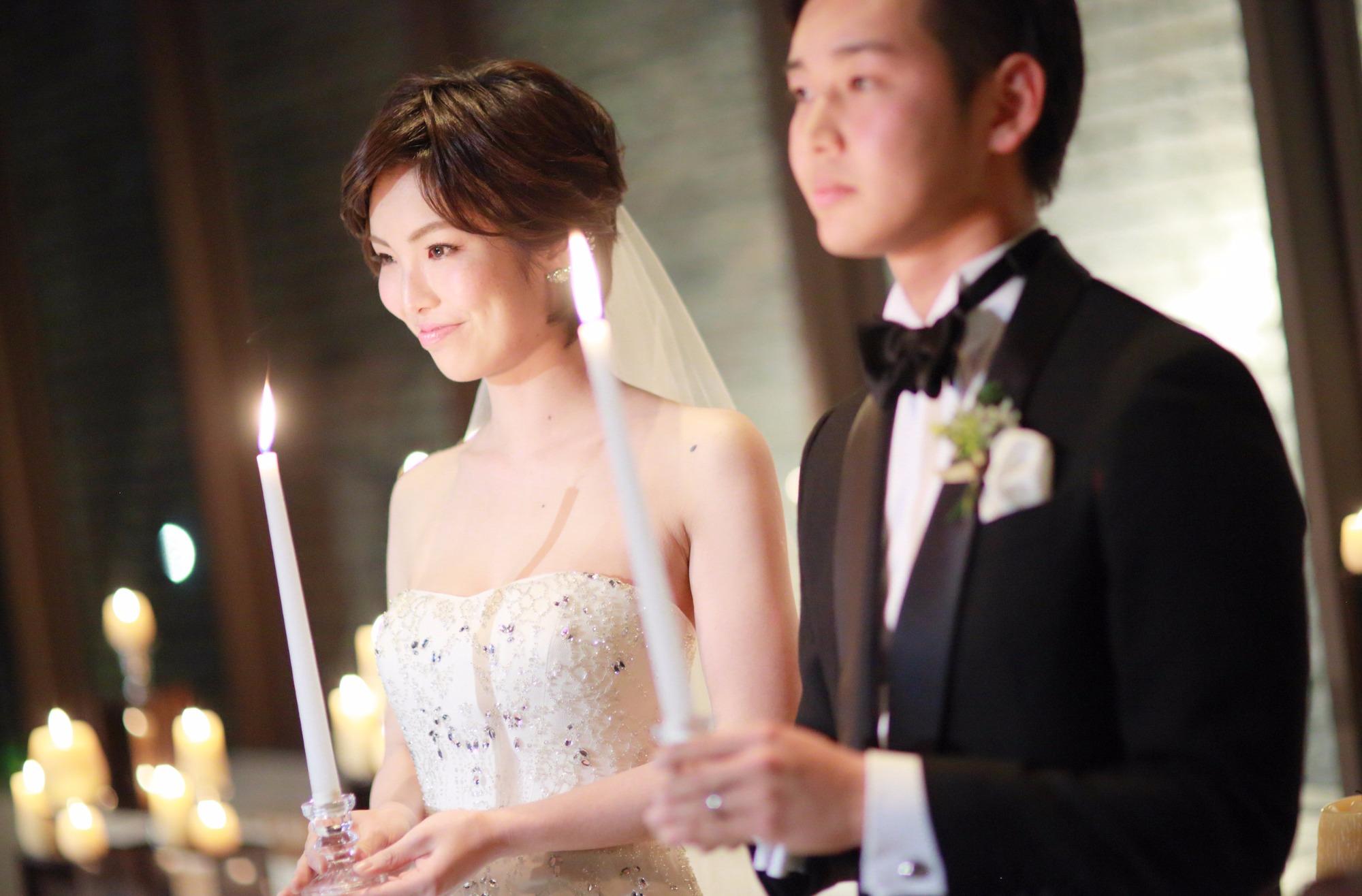 キャンドル揺らめく　Night Weddingの挙式画像