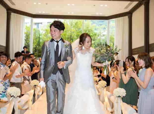 あなたにとっての夏らしさ　おふたりにとっての結婚式の挙式実例画像