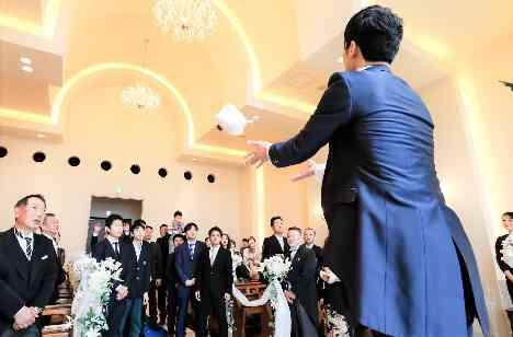 ゲスト参加型のアットホームweddingの挙式画像
