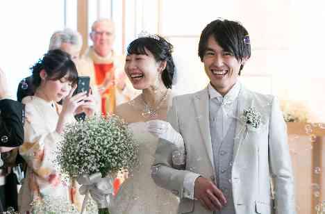 大好きなお花に囲まれたナチュラルウエディング♡の挙式画像