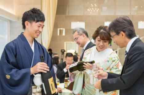 自然と笑顔になれるウエディングの披露宴画像
