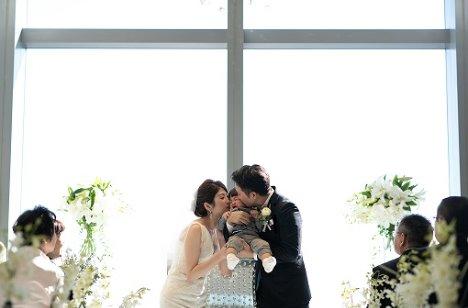 大切な愛息をお披露目。絶景と美食でもてなす大人婚の挙式画像
