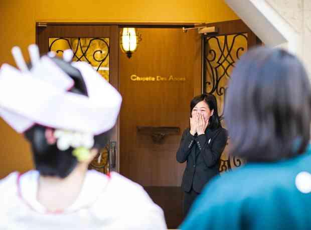 家族と親族と過ごすアットホーム婚の挙式実例画像