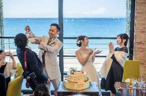 最高のロケーションで自分達らしい結婚式が叶った1日の披露宴画像