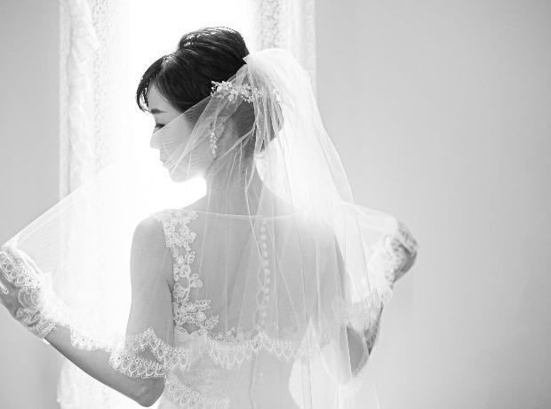 木の温もり溢れる教会でのご結婚式の挙式実例画像