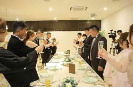 【10名】アットホームWeddingの披露宴画像