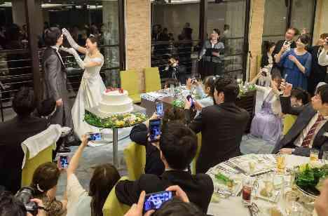 非日常の空間でゲストと一緒に愉しんだ最幸の結婚式!の披露宴画像
