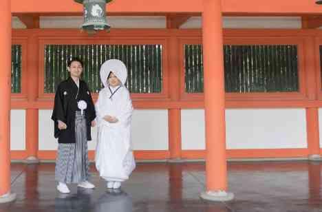 和洋の融合！おふたりらしい、おしゃれな結婚式の挙式画像