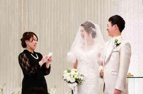 ゲスト参加型で笑顔や涙があふれる結婚式の挙式画像