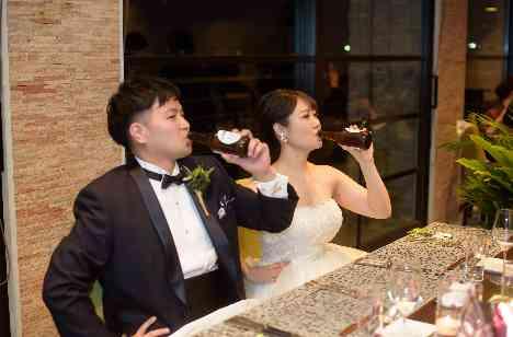 音楽とお酒が大好きなおふたりのパーティ！の披露宴画像