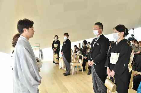 コロナを乗り越えた結婚式の挙式画像