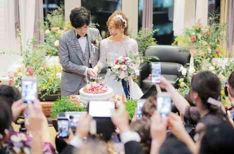 Surprise×Night weddingの披露宴画像