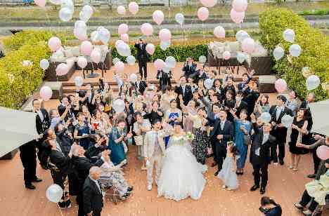 緊張感にも包まれながら、みんな満足の結婚式をの挙式画像