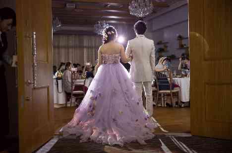 緊張感にも包まれながら、みんな満足の結婚式をの披露宴画像