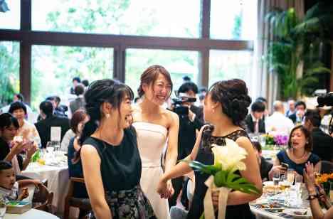 リゾート感溢れるHAPPY WEDDINGの演出画像