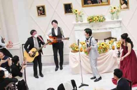 歌ってワイワイ盛り上がる結婚式♪の披露宴画像