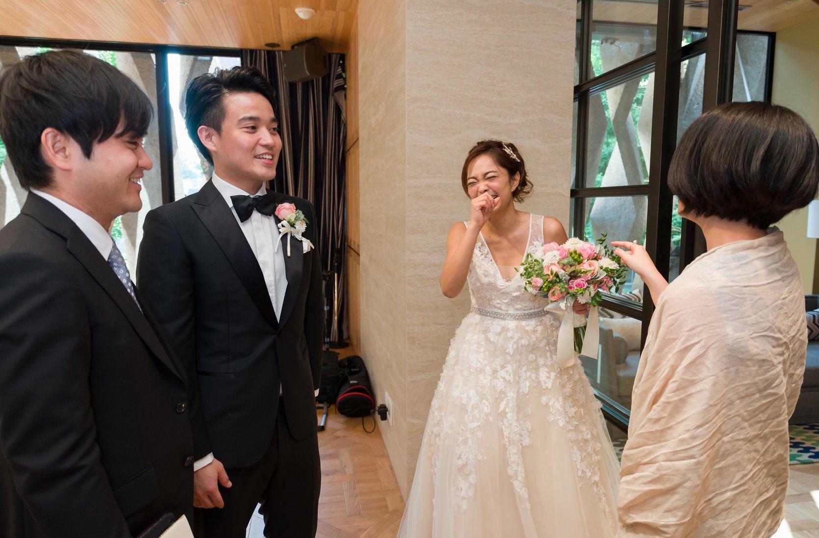 新郎新婦とゲストとの距離が近いアットホームな時間の披露宴画像