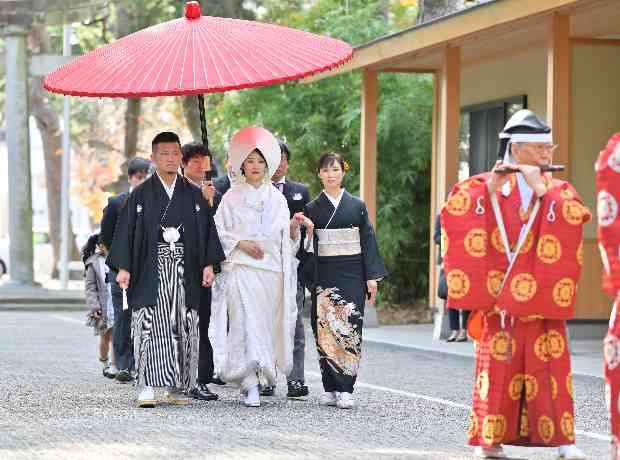 ご親族のみで過ごすアットホームな結婚式の挙式実例画像