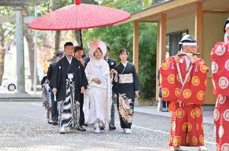 ご親族のみで過ごすアットホームな結婚式の挙式画像