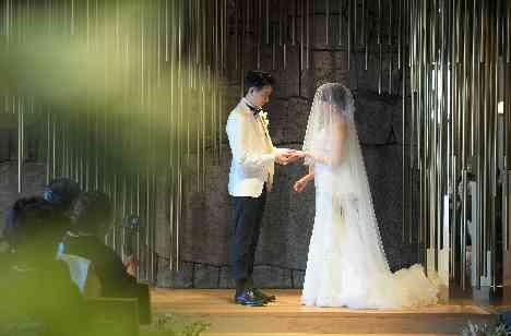 感謝を伝える結婚式の挙式画像